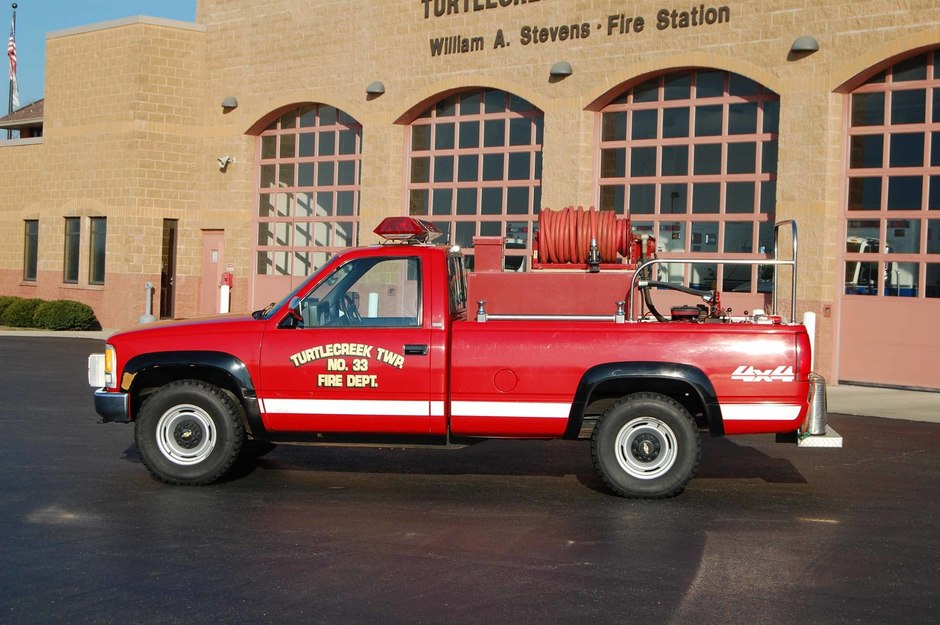 Brush 32: 1992 Chevrolet 4x4 pick-up truck