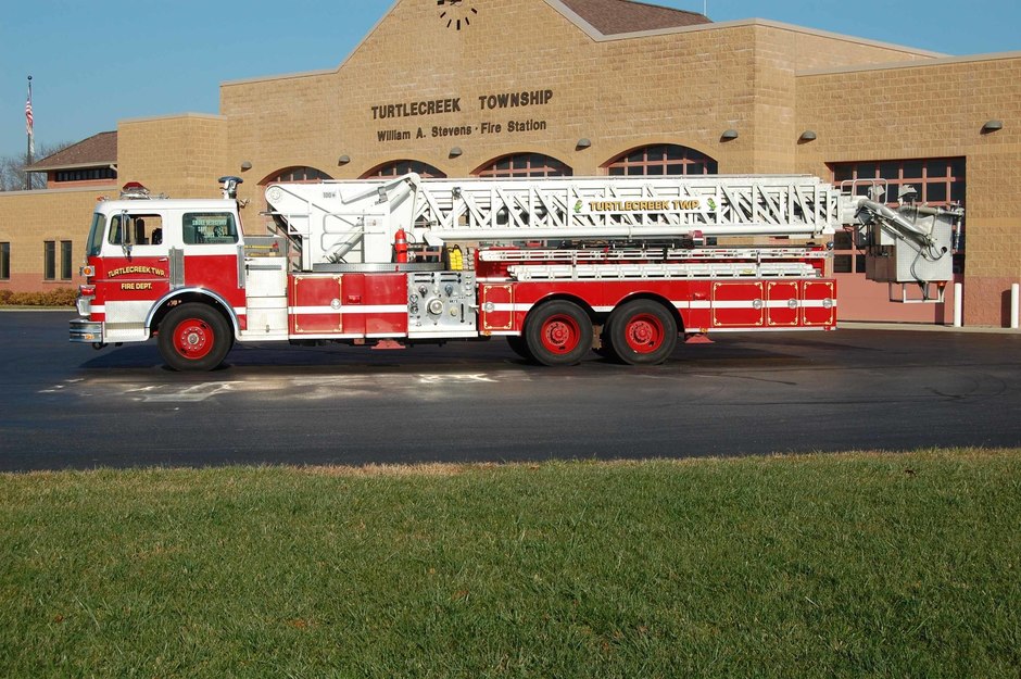 Tower 32: 1982 Sutphen 100-Foot Aerial Platform Ladder truck